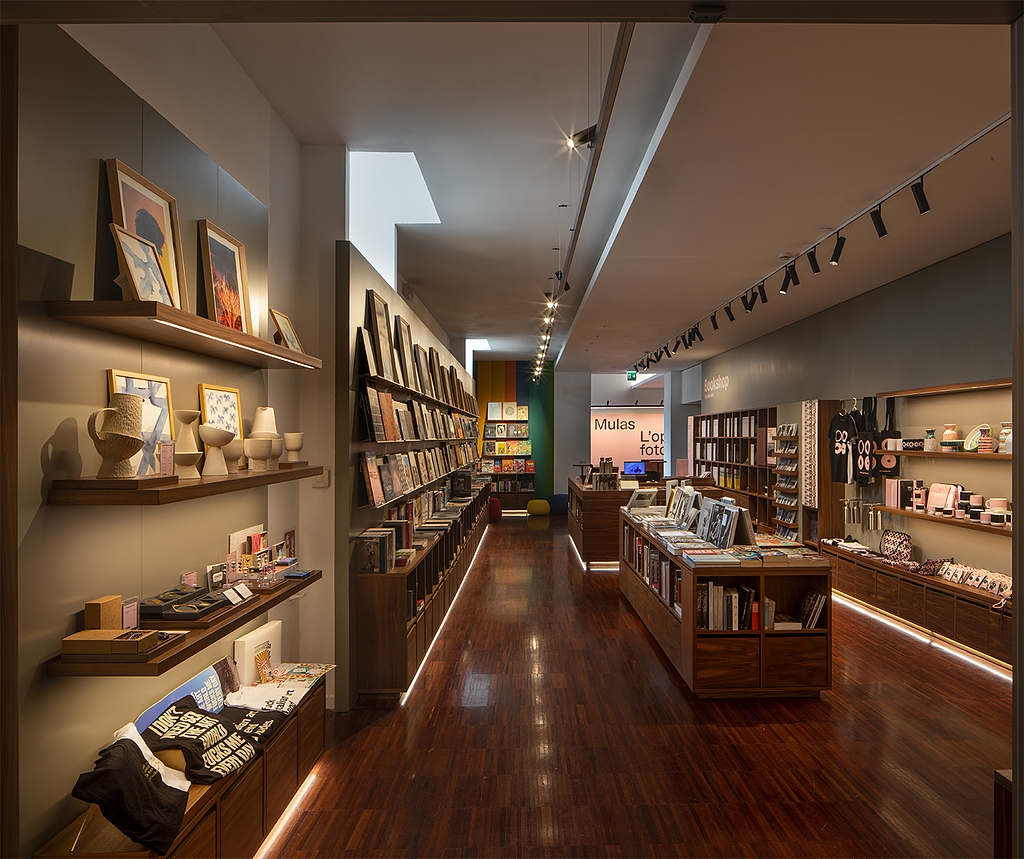 Lighting Tracks and Rails