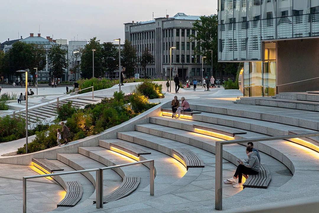 Accent Outdoor Lighting for Vienybes Plaza
