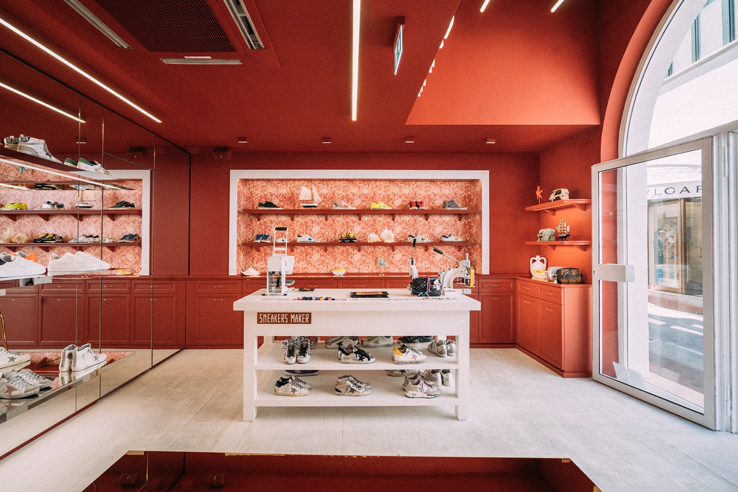 Wall, Floor and Ceiling Luminaires