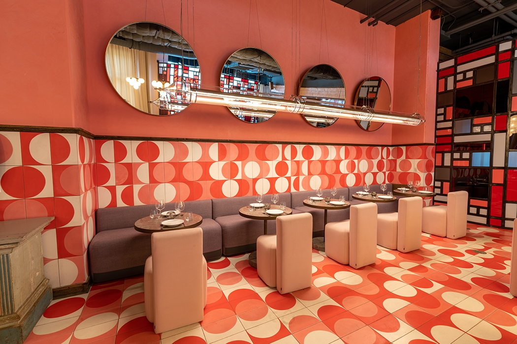 Modern Seating in Chicago Wine Bar