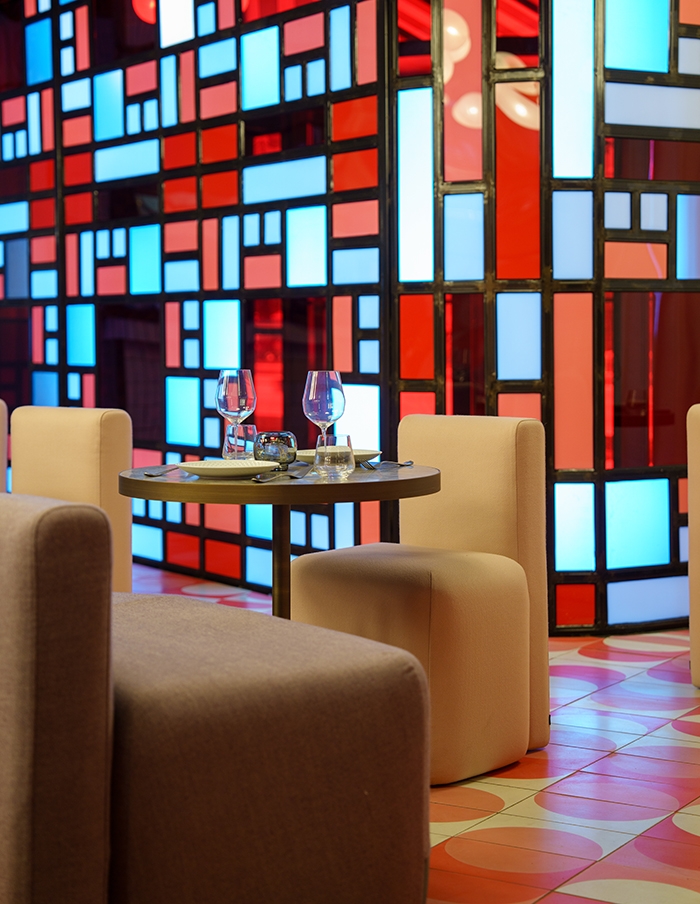 Modern Seating in Chicago Wine Bar