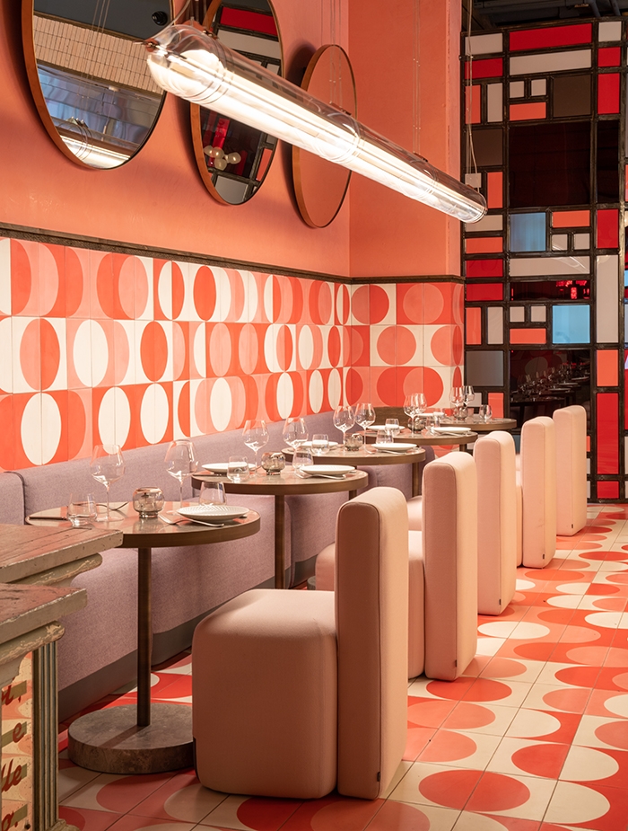 Modern Seating in Chicago Wine Bar