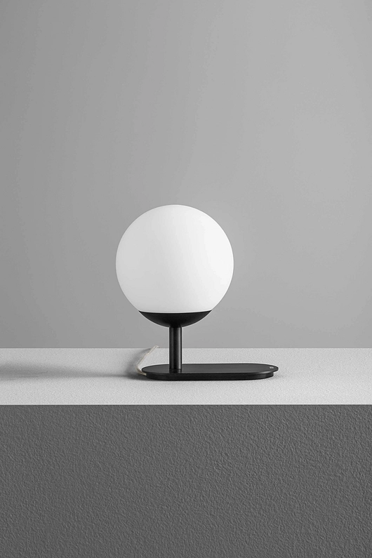 Olev's La Pallina table lamp