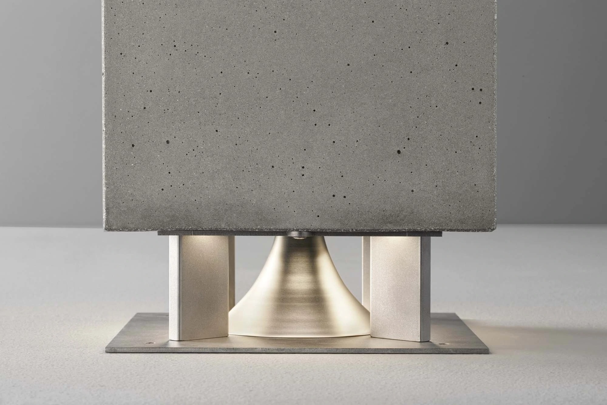 Outdoor - Floor Lamps