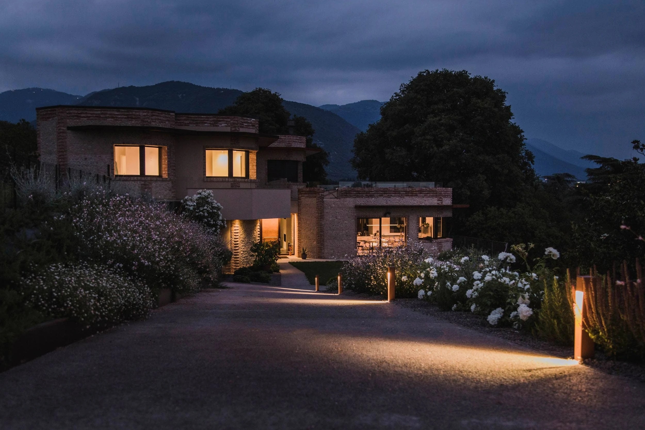 Outdoor - Floor Lamps