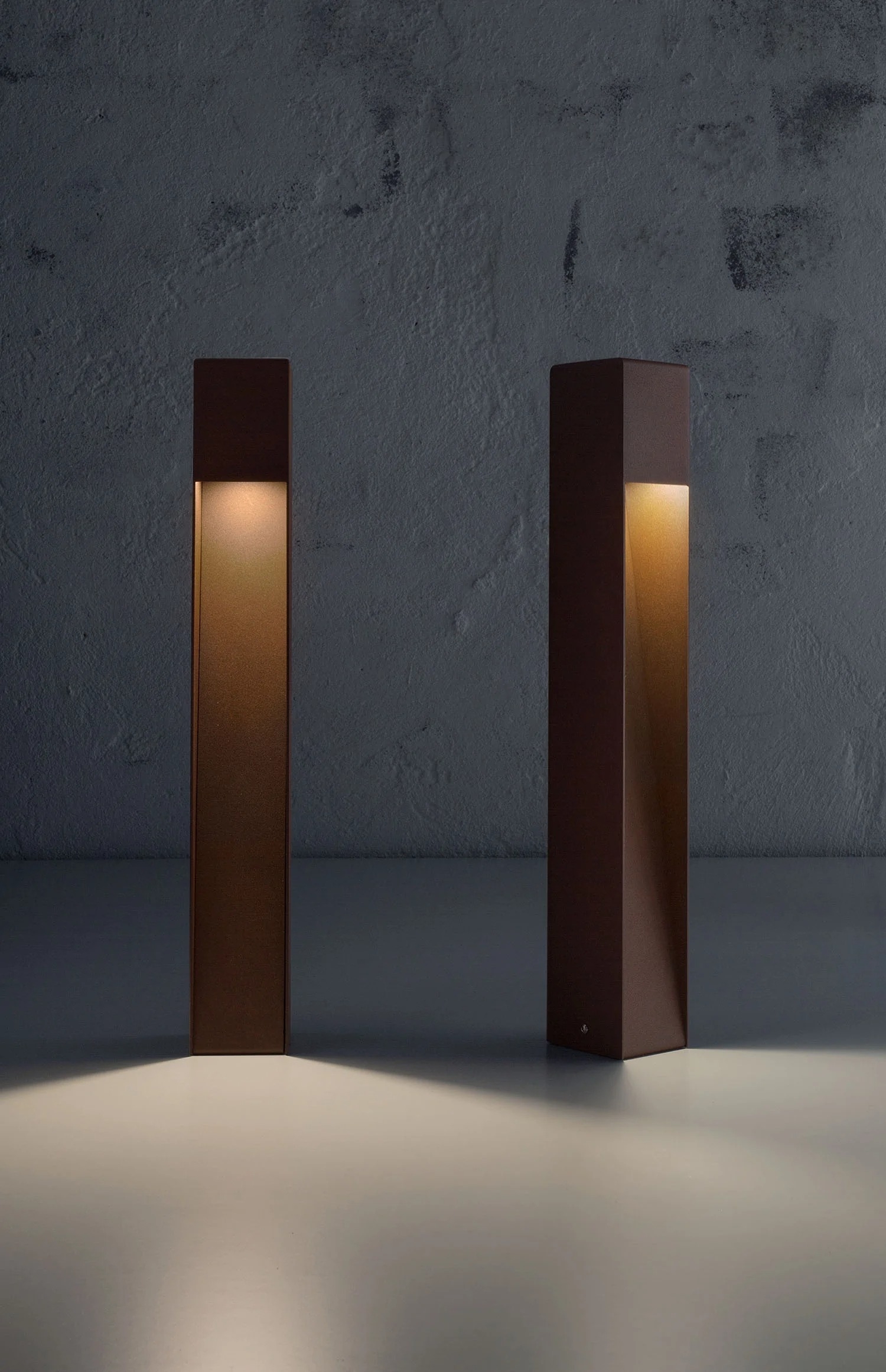 Outdoor - Floor Lamps