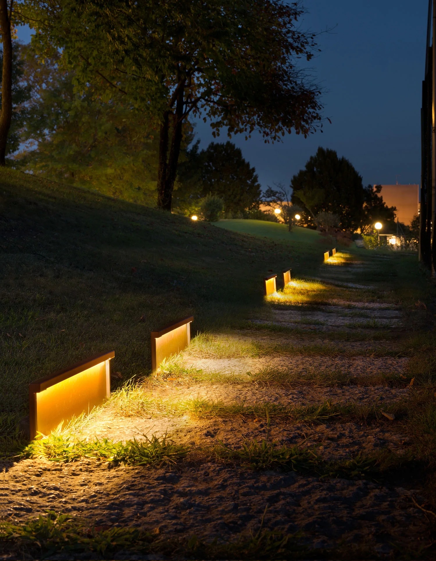 Outdoor - Floor Lamps