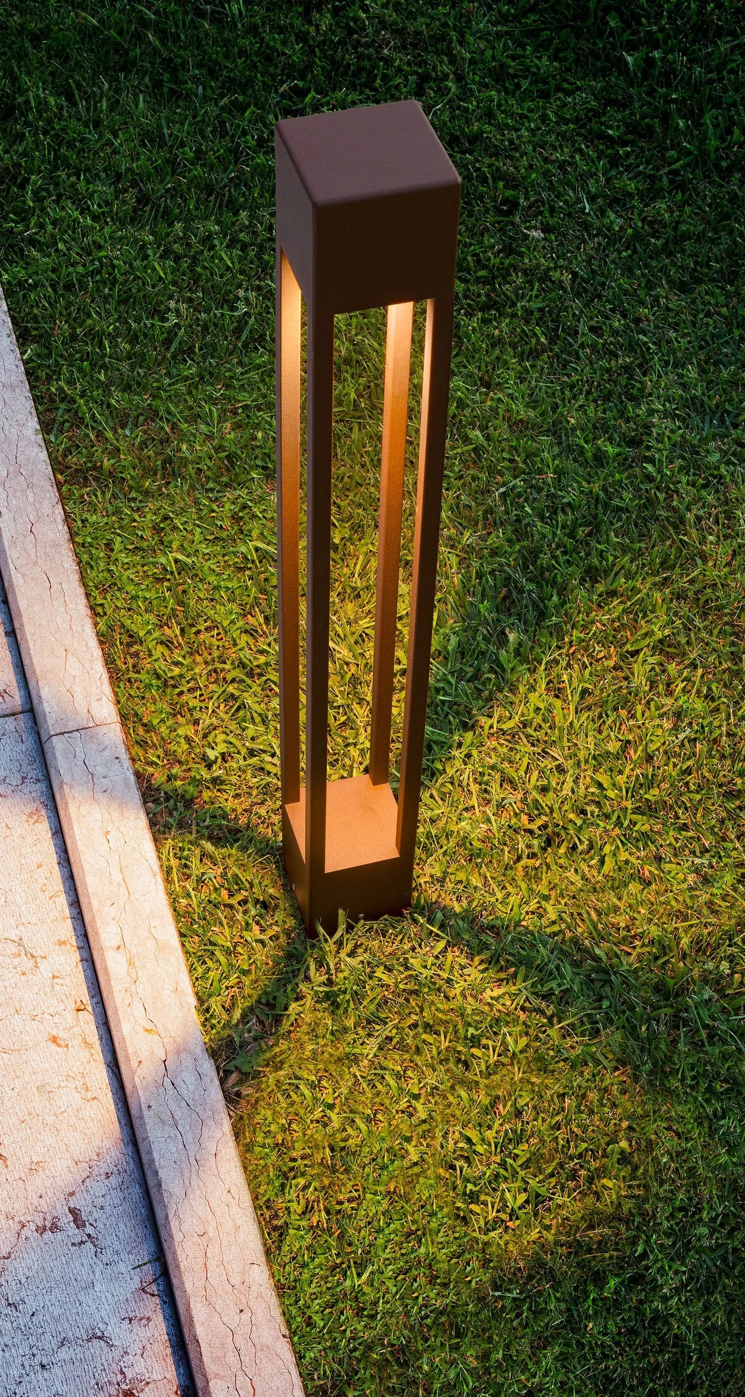 Outdoor - Floor Lamps
