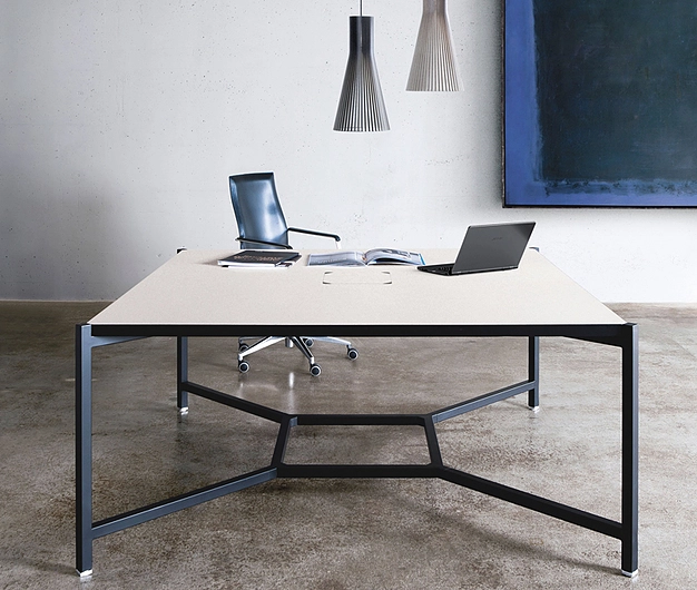 Fantoni's Hub desk