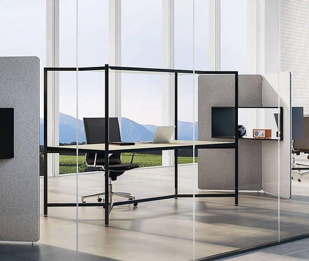 Fantoni's Hub desk