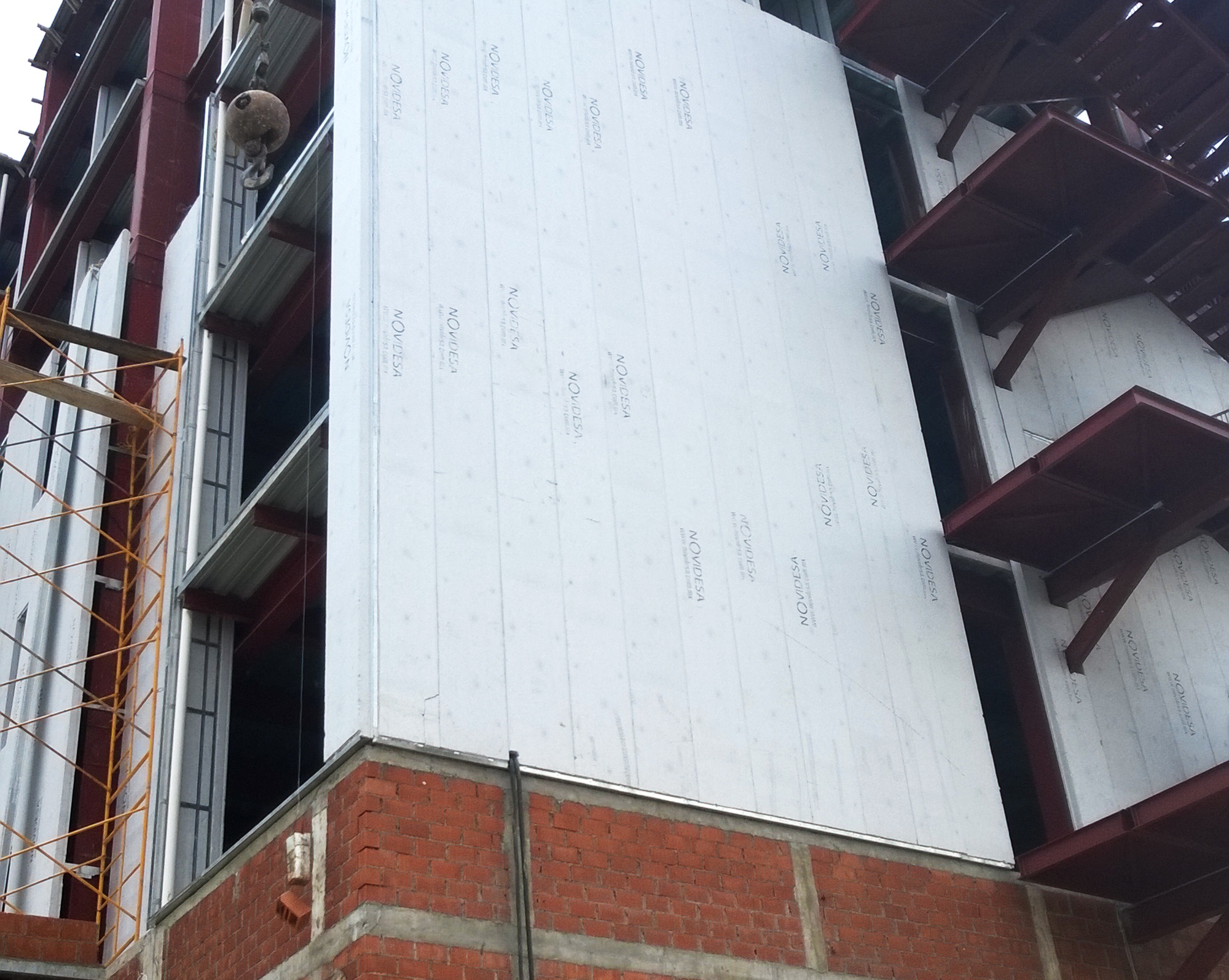 Paneles Aislantes IKOS: Resistentes a Huracanes