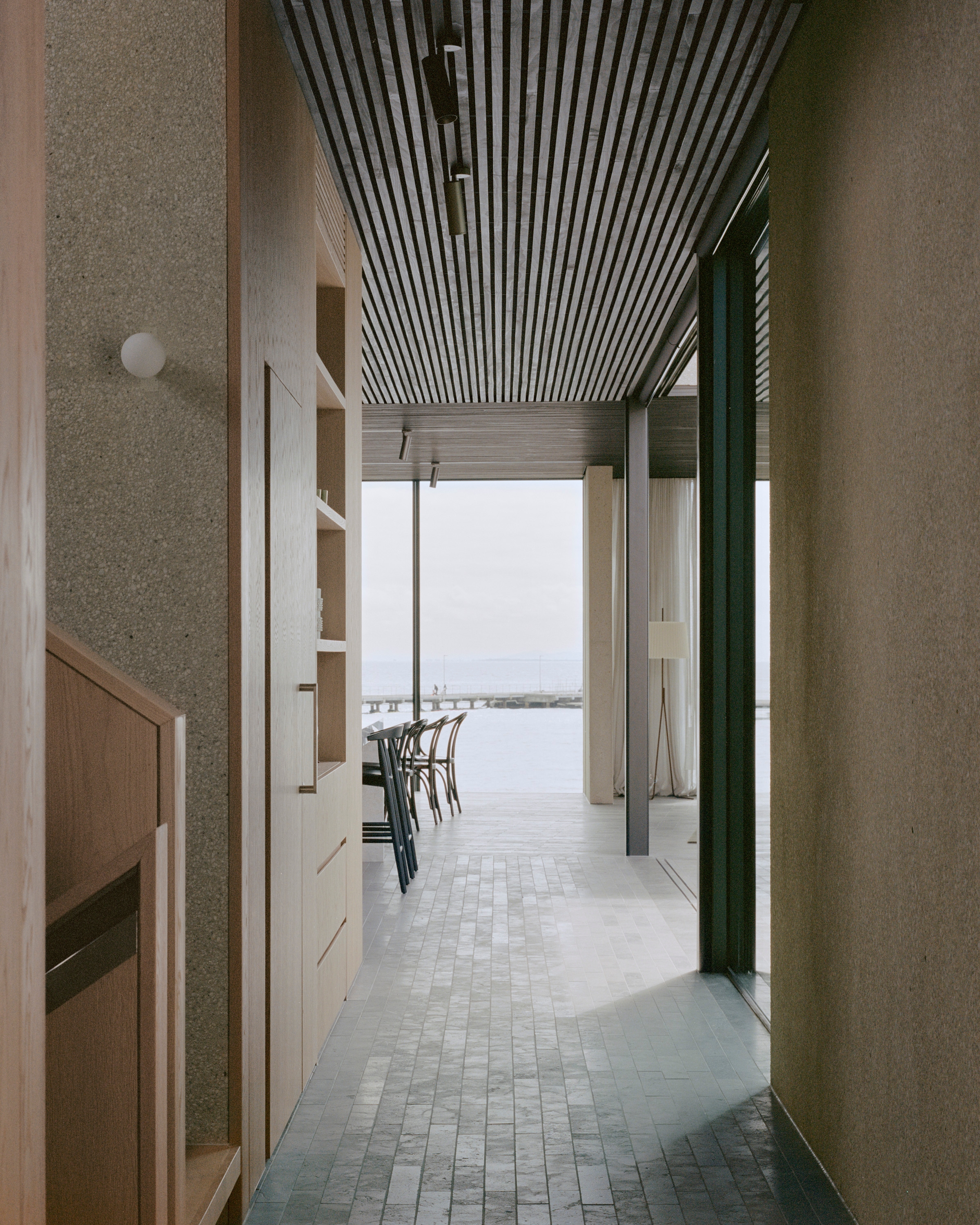 External Bi-Fold Screens in House on the Bay