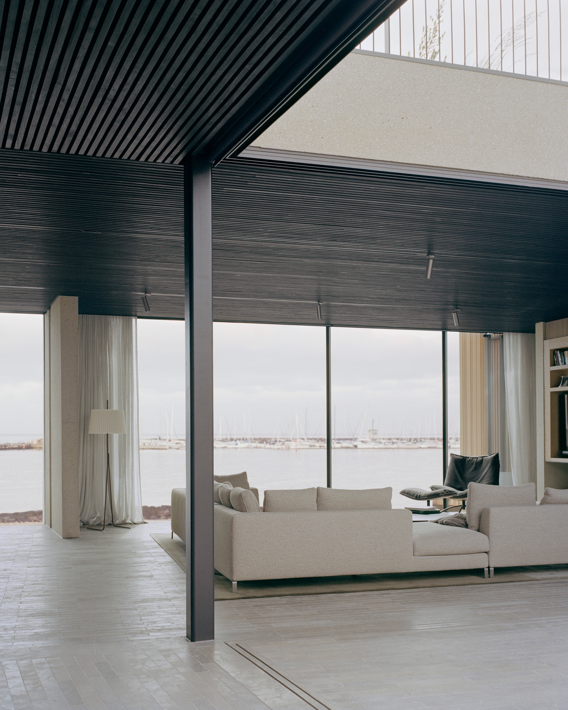External Bi-Fold Screens in House on the Bay