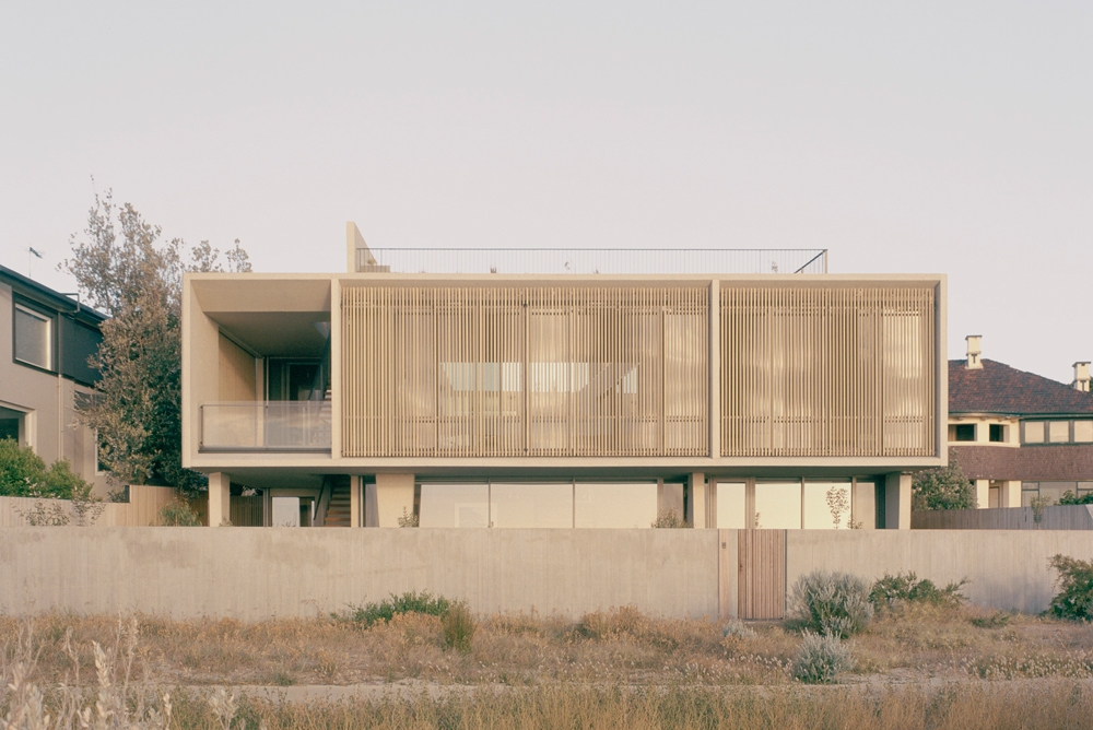 External Bi-Fold Screens in House on the Bay