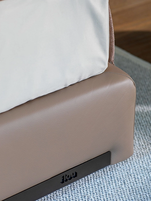 Flou's AtelierM bed