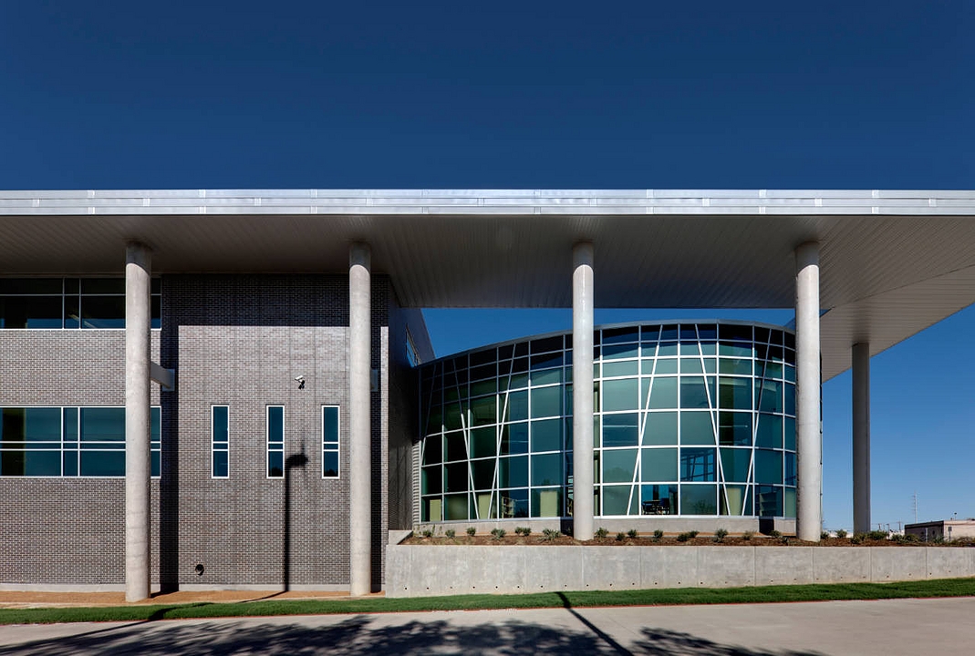 Metalic Walls and Roof at School