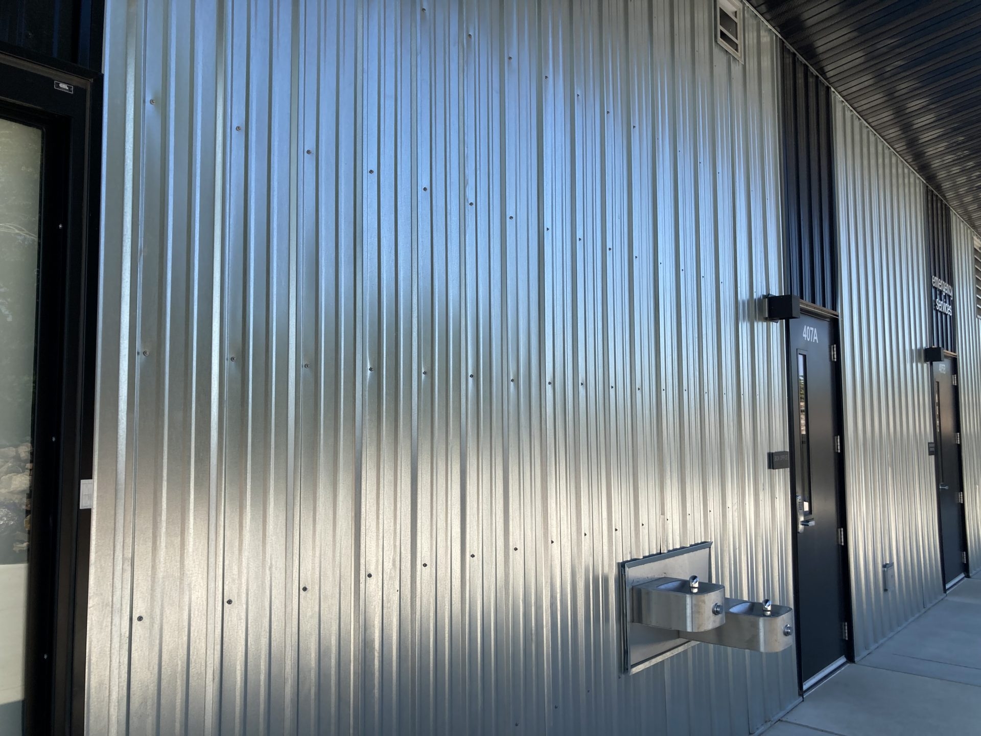 Metalic Wall Panels at Ledge Amphitheater