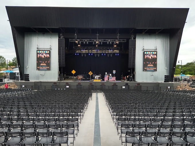 Metalic Wall Panels at Ledge Amphitheater