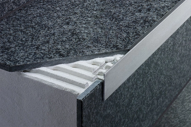 SCHLUTER SCHENE-STEP countertop profile