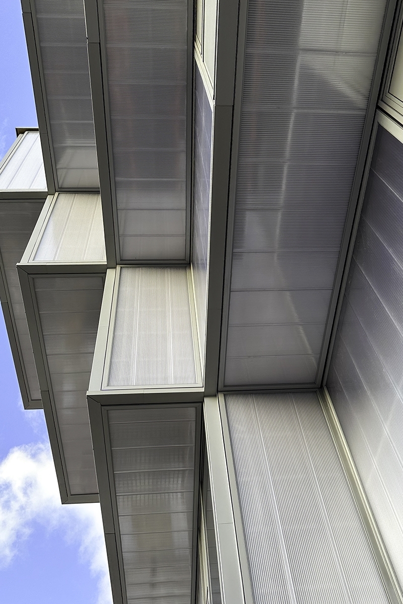 Urban Industrial Architecture with Polycarbonate