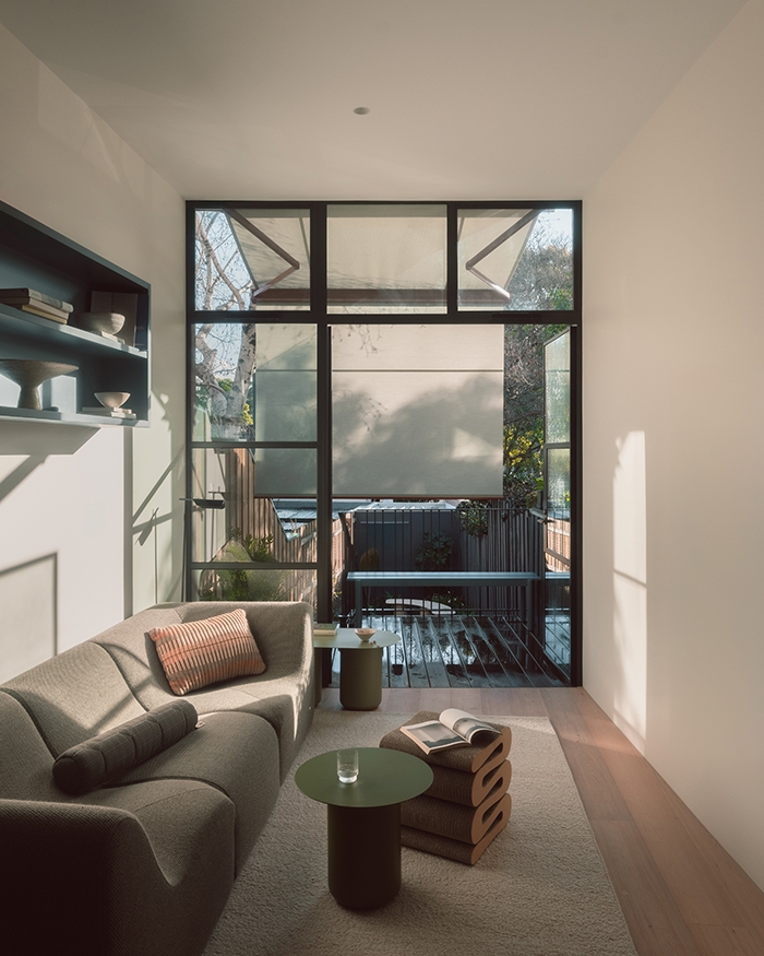 Retractable Folding Arm Awning in Melbourne Terrace