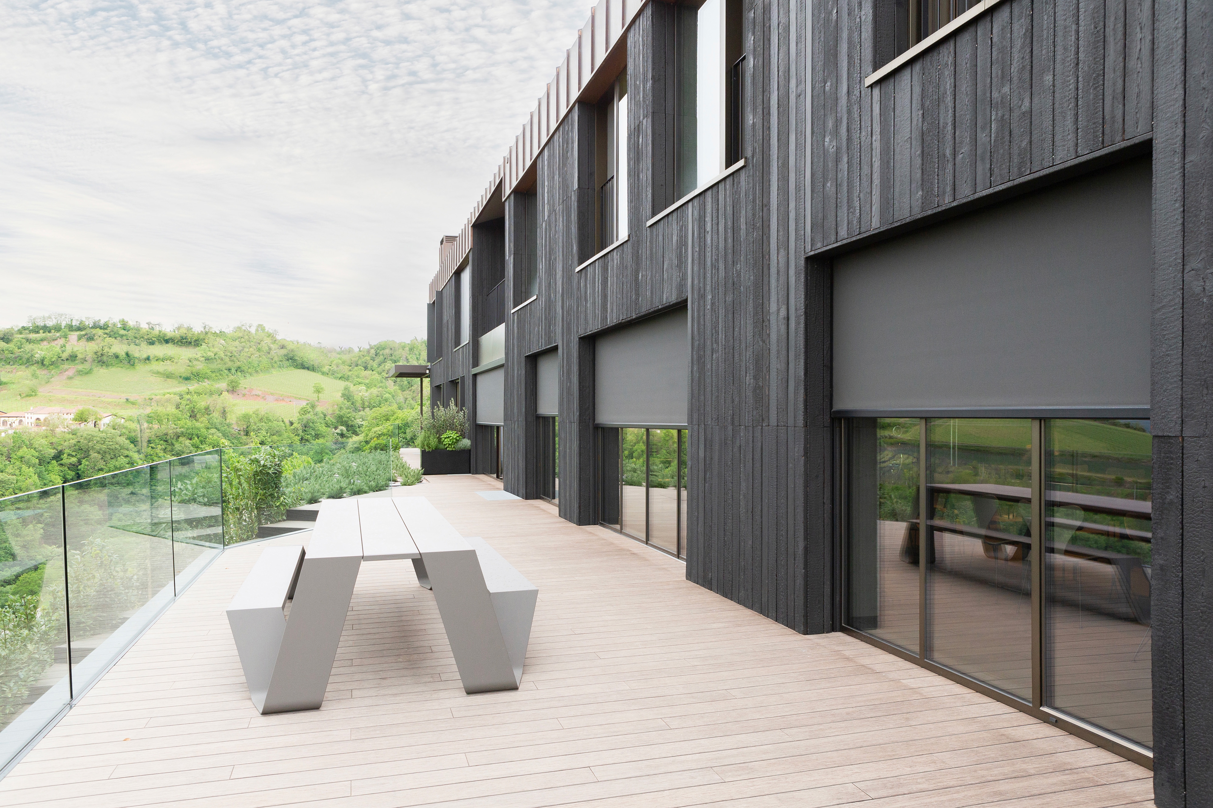 Z-Box Shades surround Wine-Tasting Facility in Vicenza