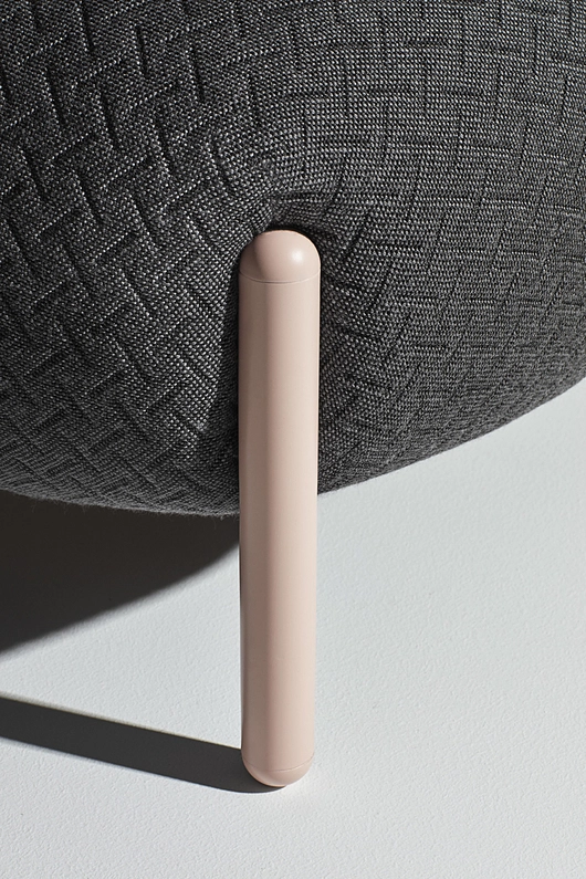 Detail of the structure and fabric of the moduar BALLOON sofa