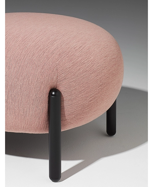 Detail of the structure and fabric of the moduar BALLOON sofa