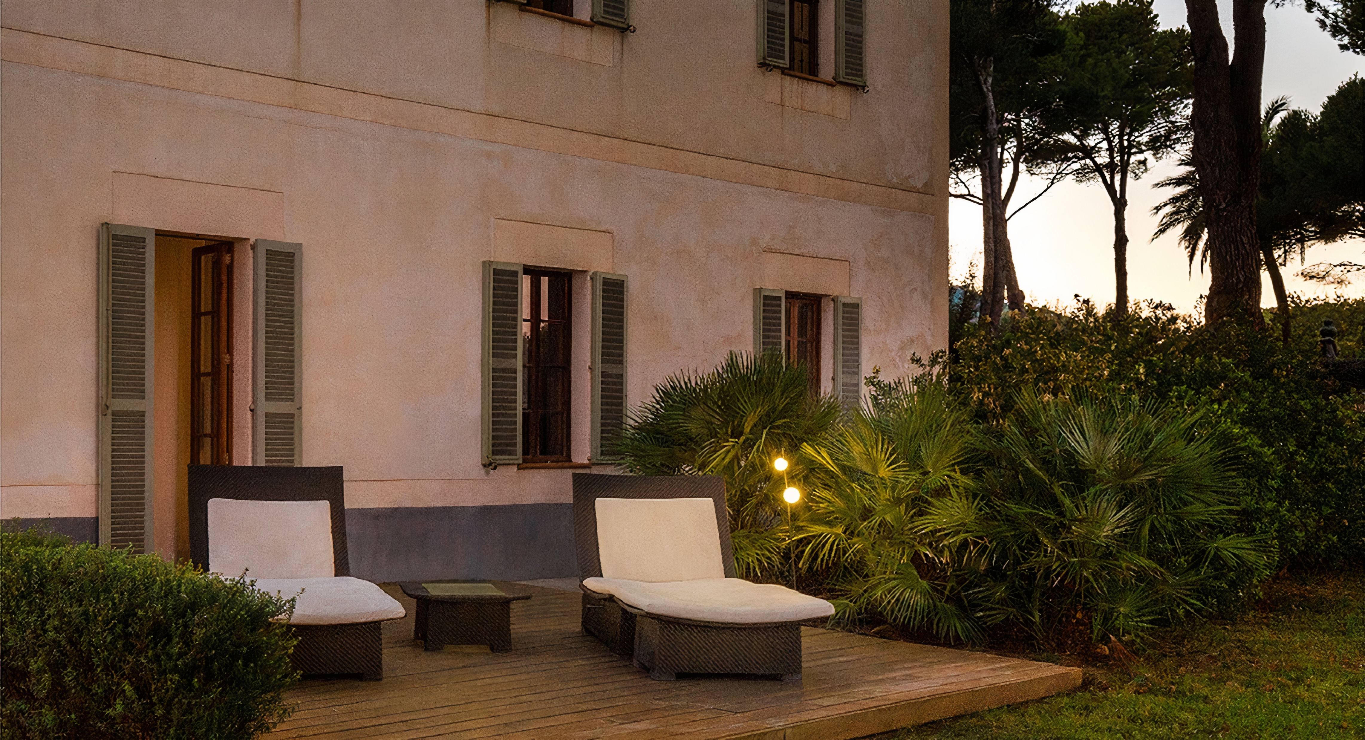 Outdoor Floor Lamps - June