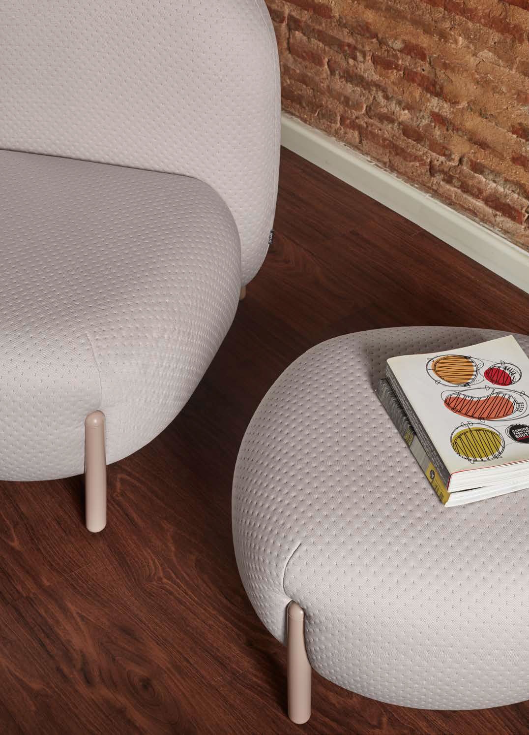 Sofa and Pouf | BALLOON