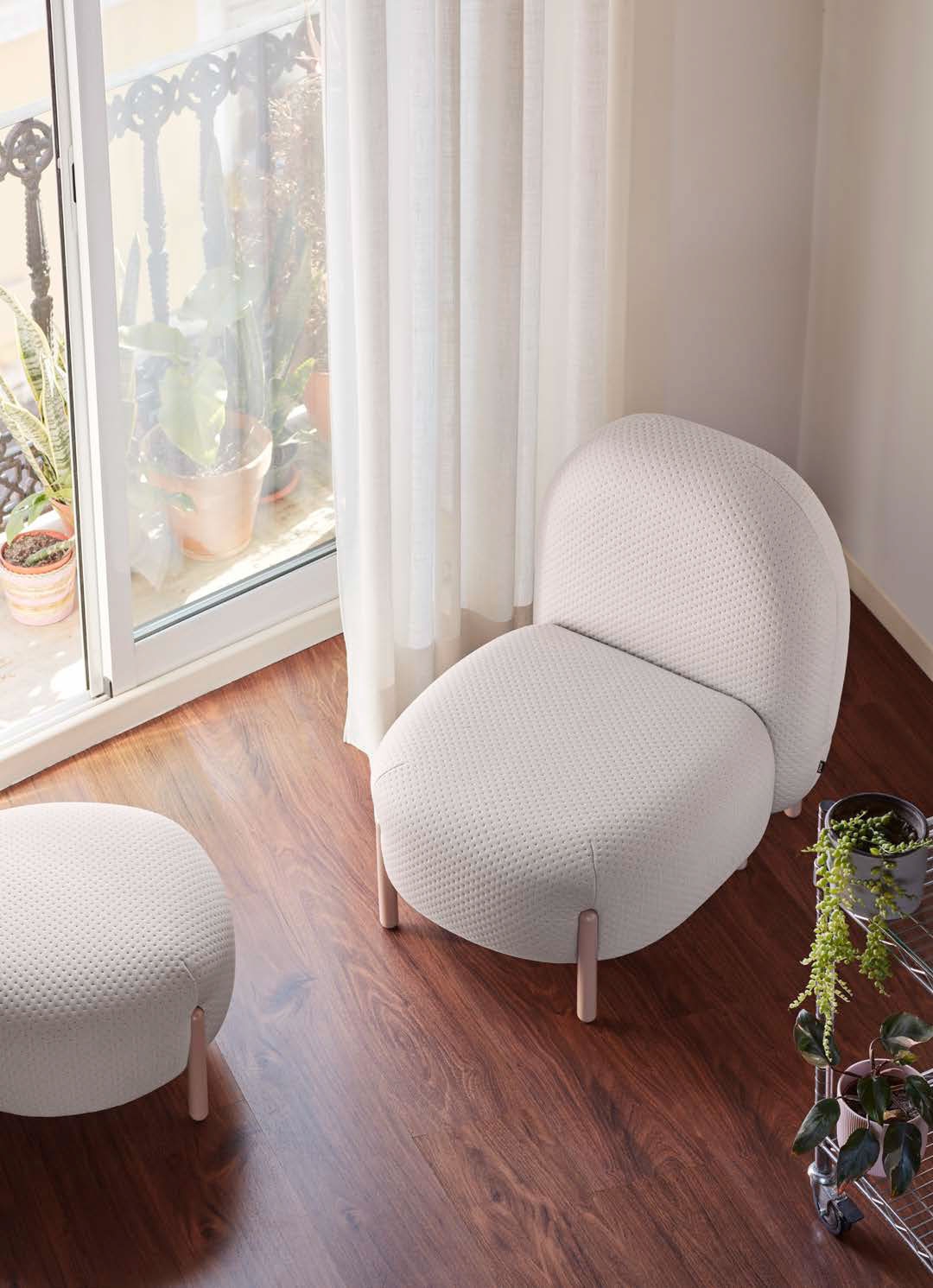 Sofa and Pouf | BALLOON