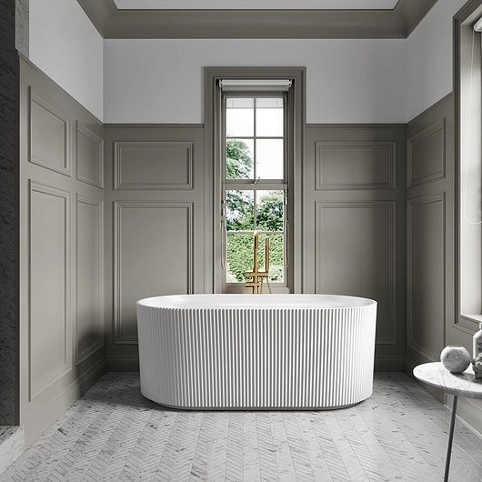 Hotel White Bathtub