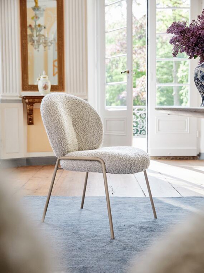 Indoor Seating - Nana