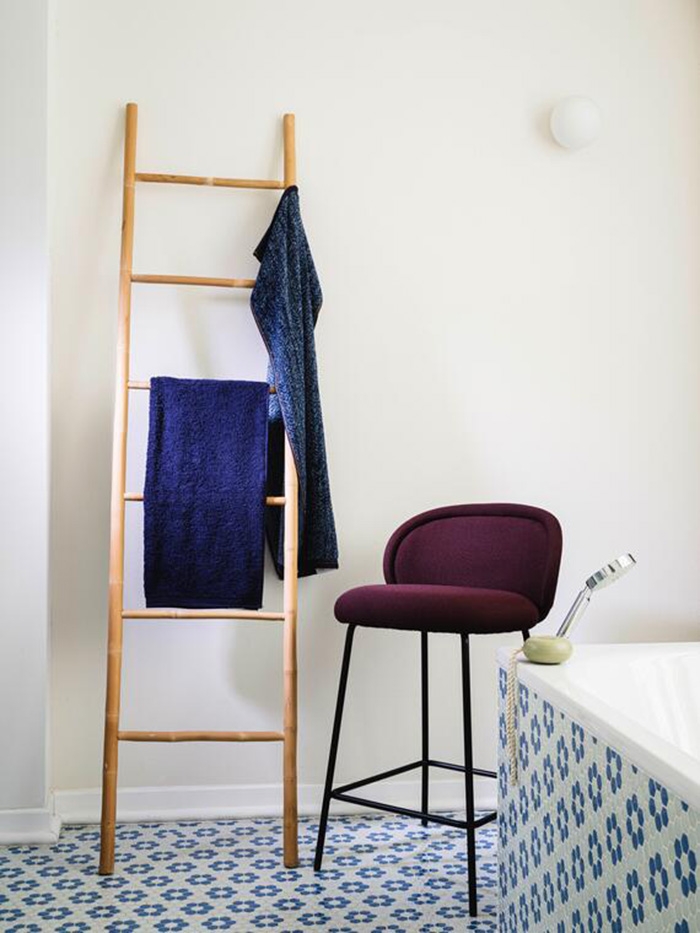 Counter & Barstools - Ona