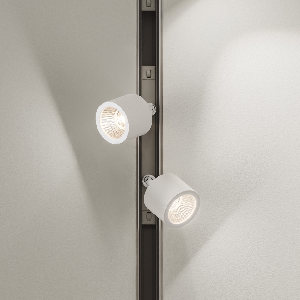 Magnetic Linear Lights