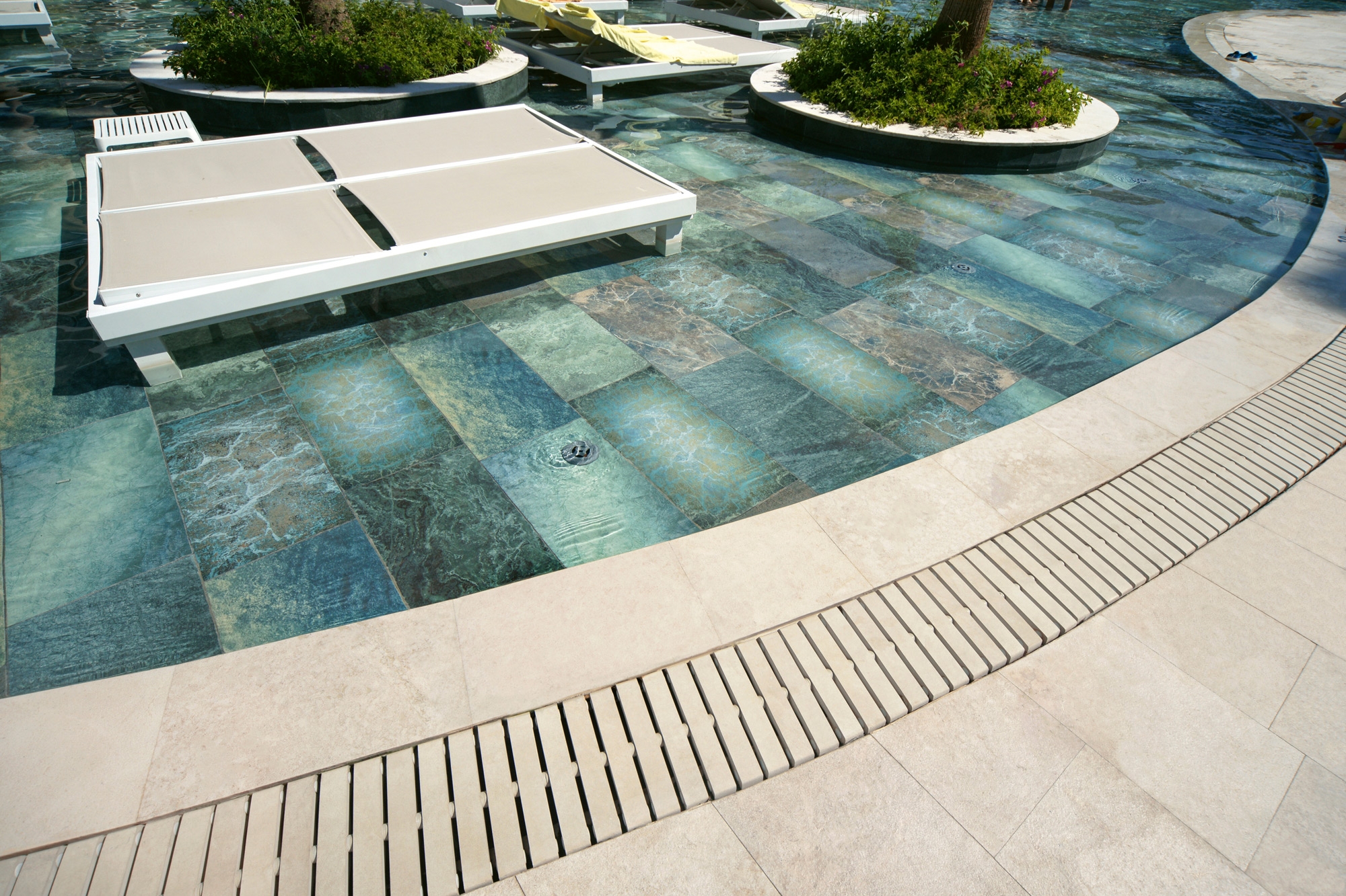 Porcelain Flex Grates