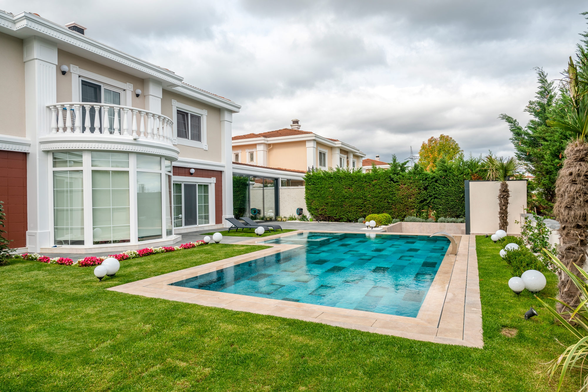 Porcelain Monoblock Hidden Grates