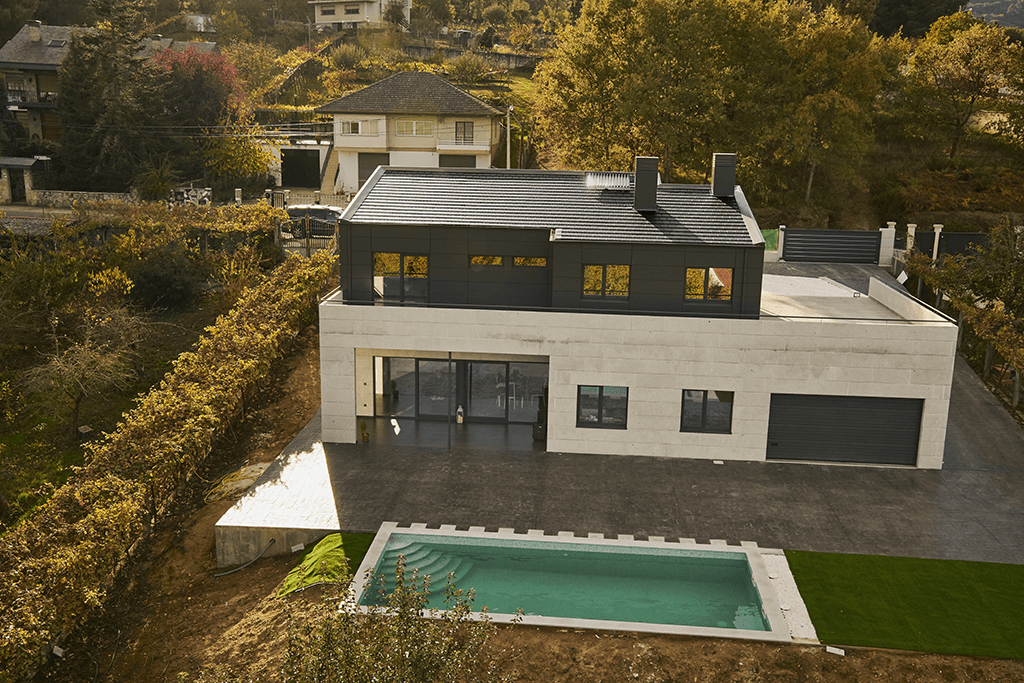 Flat Tile Roof for House in Celanova