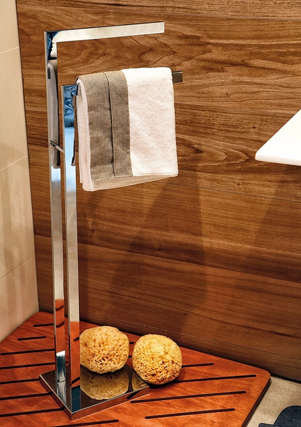 Hotel Bathroom Accessories - Free Towel Stand