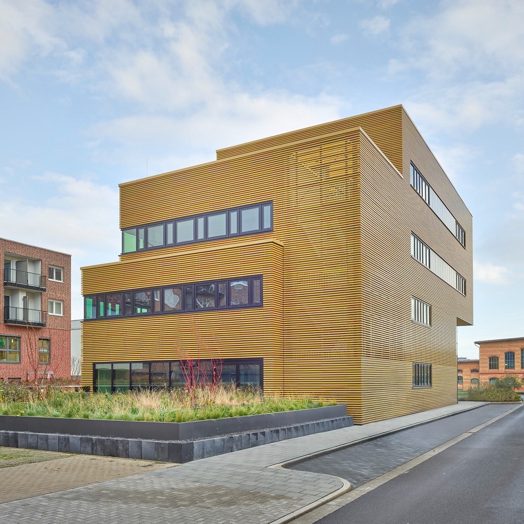 Tubular Ceramic Facade at University in Düsseldorf