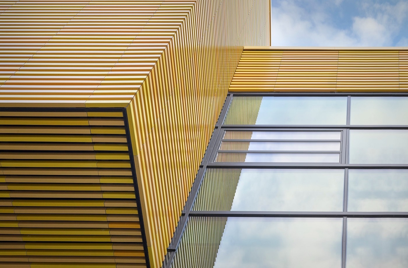 Tubular Ceramic Facade at University in Düsseldorf