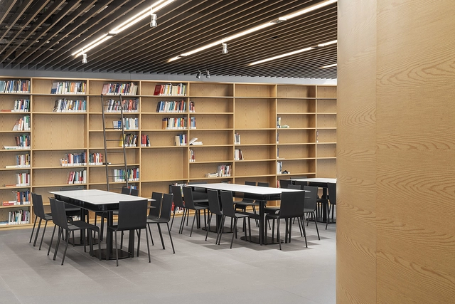 Workspace Tables at Bologna Business School