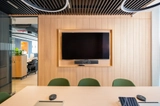 Revestimiento tableado Carvalo en diseño de oficinas