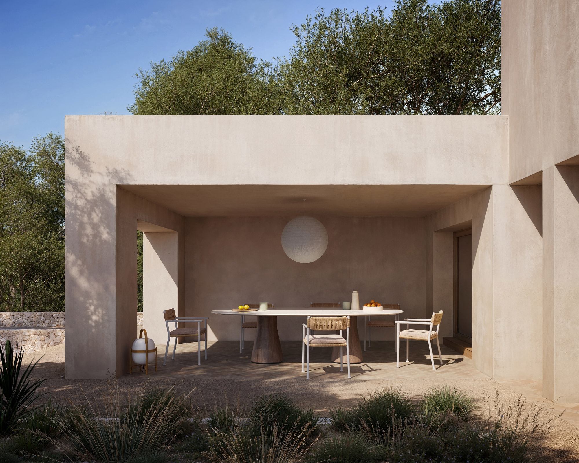 Outdoor Dining Tables