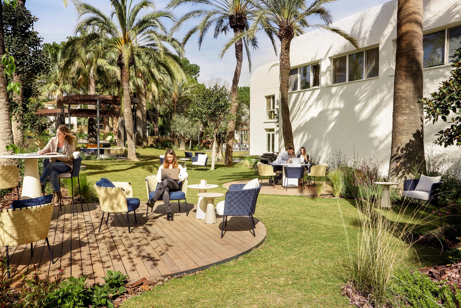 Outdoor Lounge Chairs