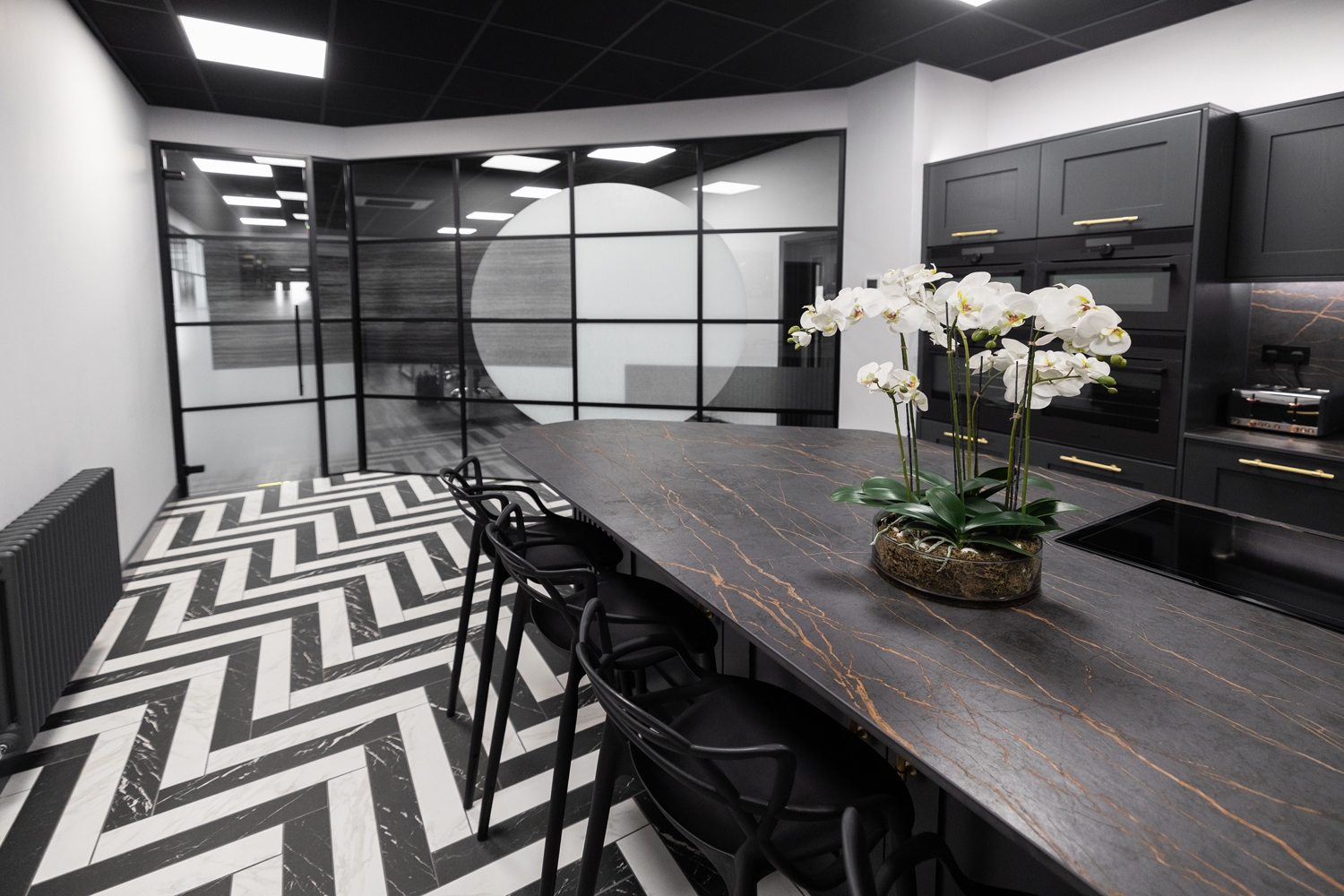 3M™ FASARA™ Glass Finishes at Innova Kitchens