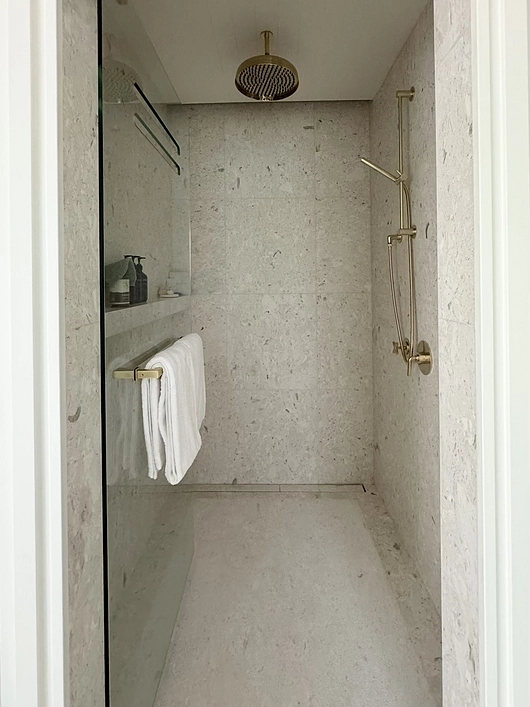 Perla marble application in bath 