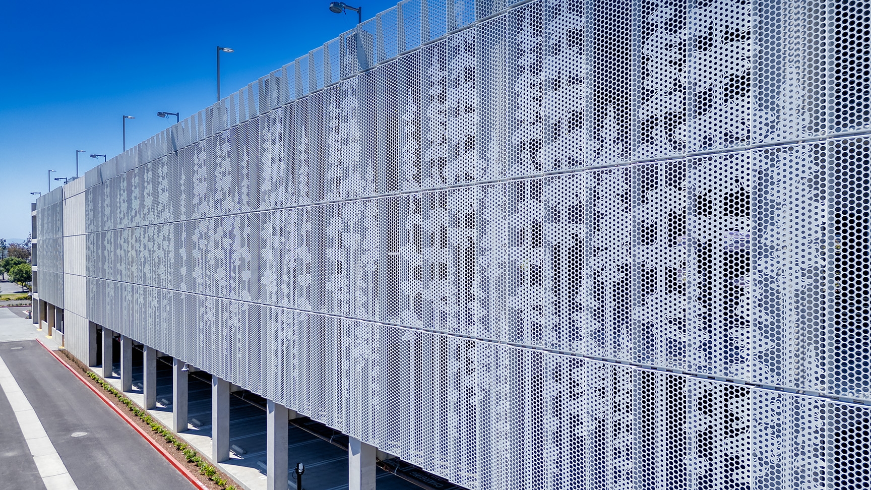 Curtain-Wall Sunshade at 200 Twin Dolphin