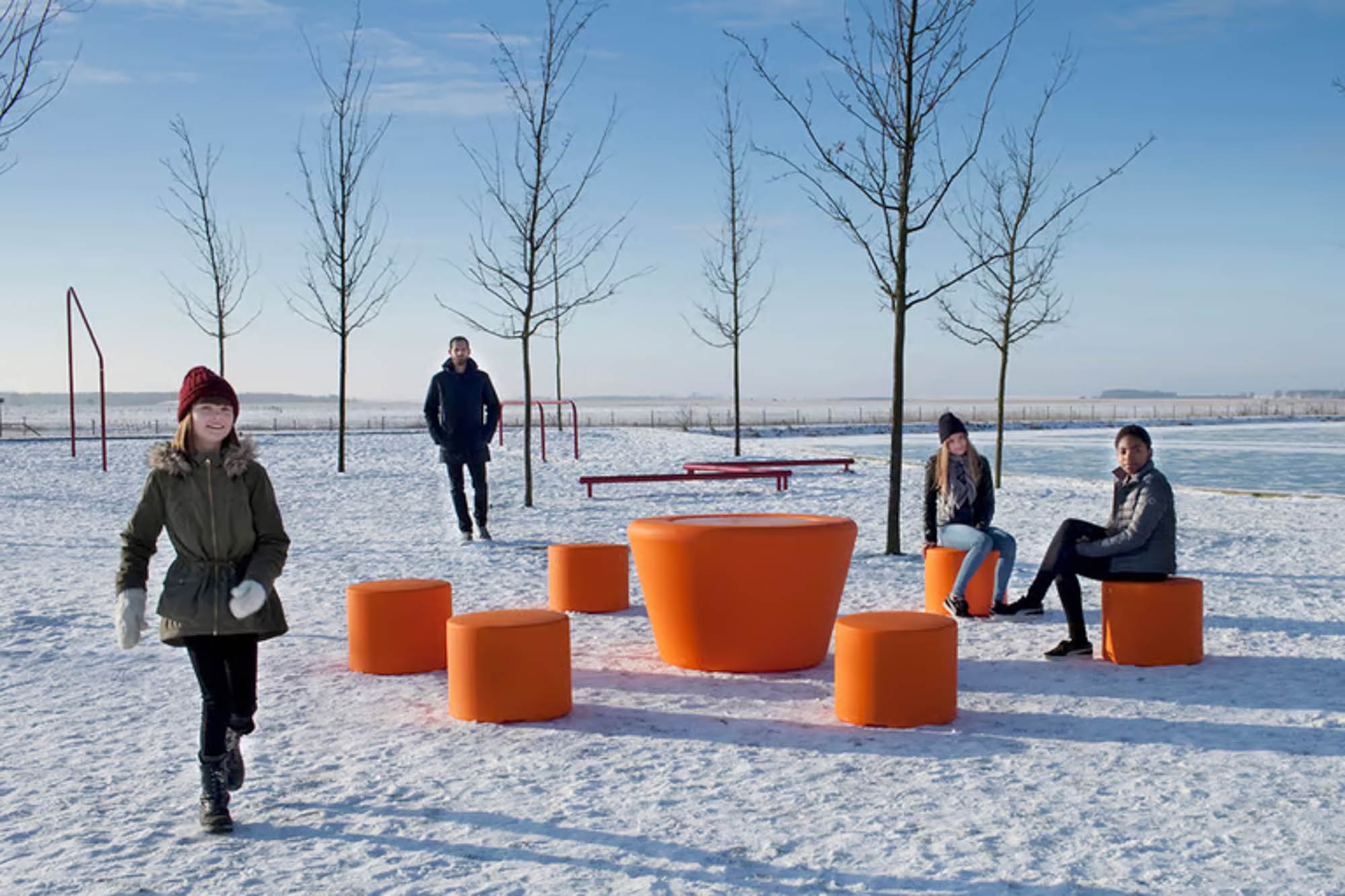 Mobiliario inclusivo de exterior para parques