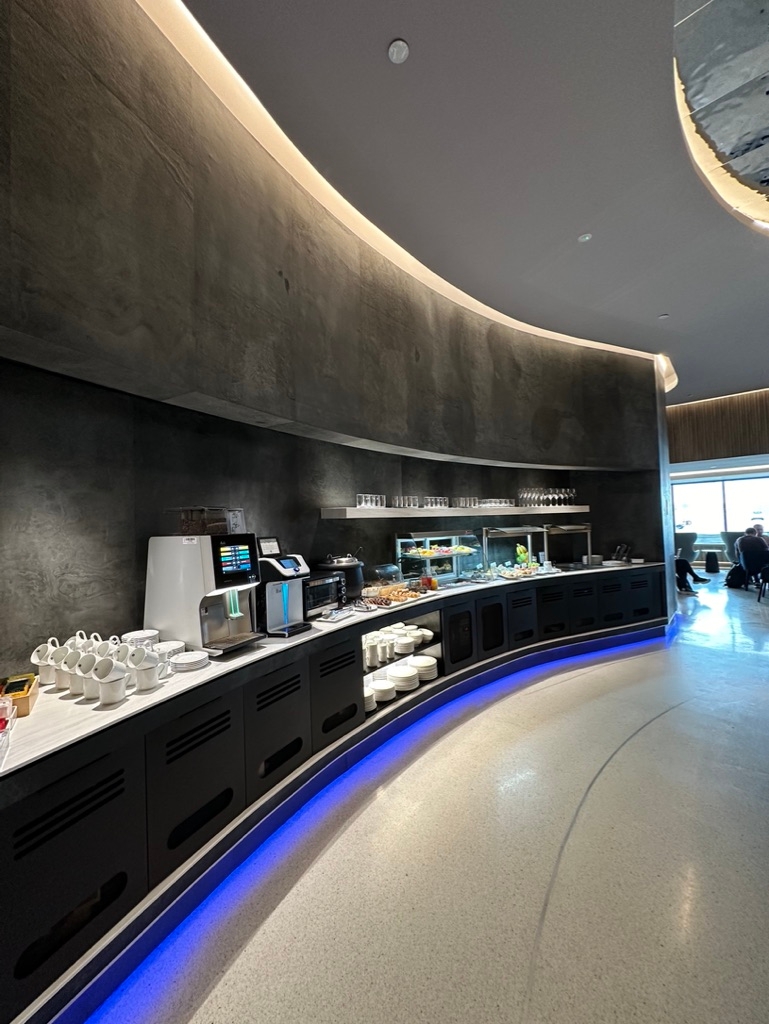 Revestimiento de piedra flexible en salones VIP de aeropuerto